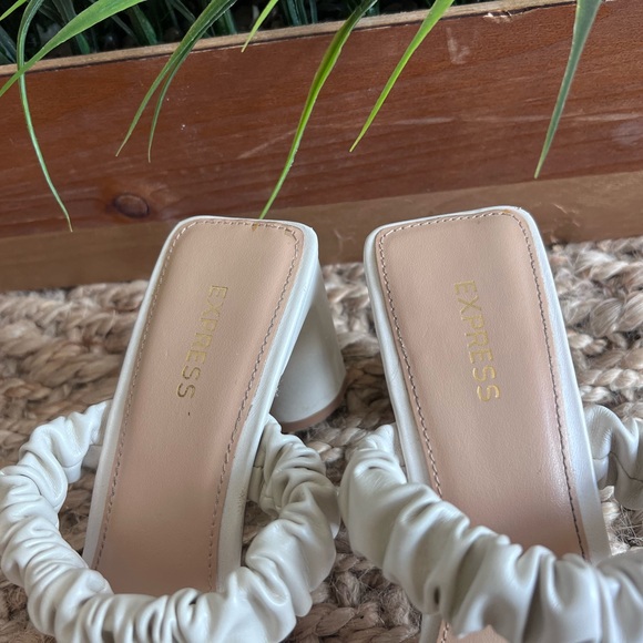 Express nude heels - Picture 3 of 4